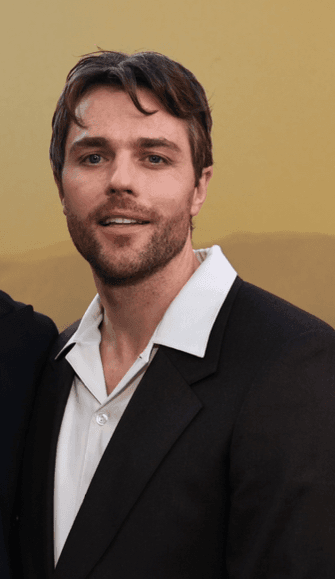 Dave Register Height – 6′3″ Actor in Fallout & Broadway